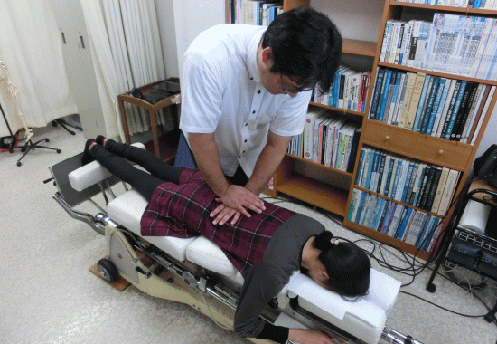 脊柱側彎症と整体とカイロプラクティックの施術
