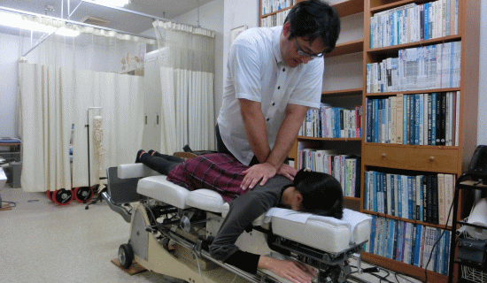 脊柱側湾症の矯正をしているカイロプラクティックと整体、整骨院（浜松市）