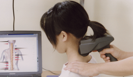 脊椎側弯症の整体とカイロプラクティックの特別な検査
